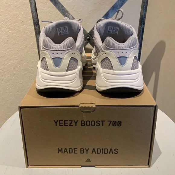 Men’s Barely Worn Adidas Yeezy Boost 700v2 Static size 10 with box - Picture 4 of 8